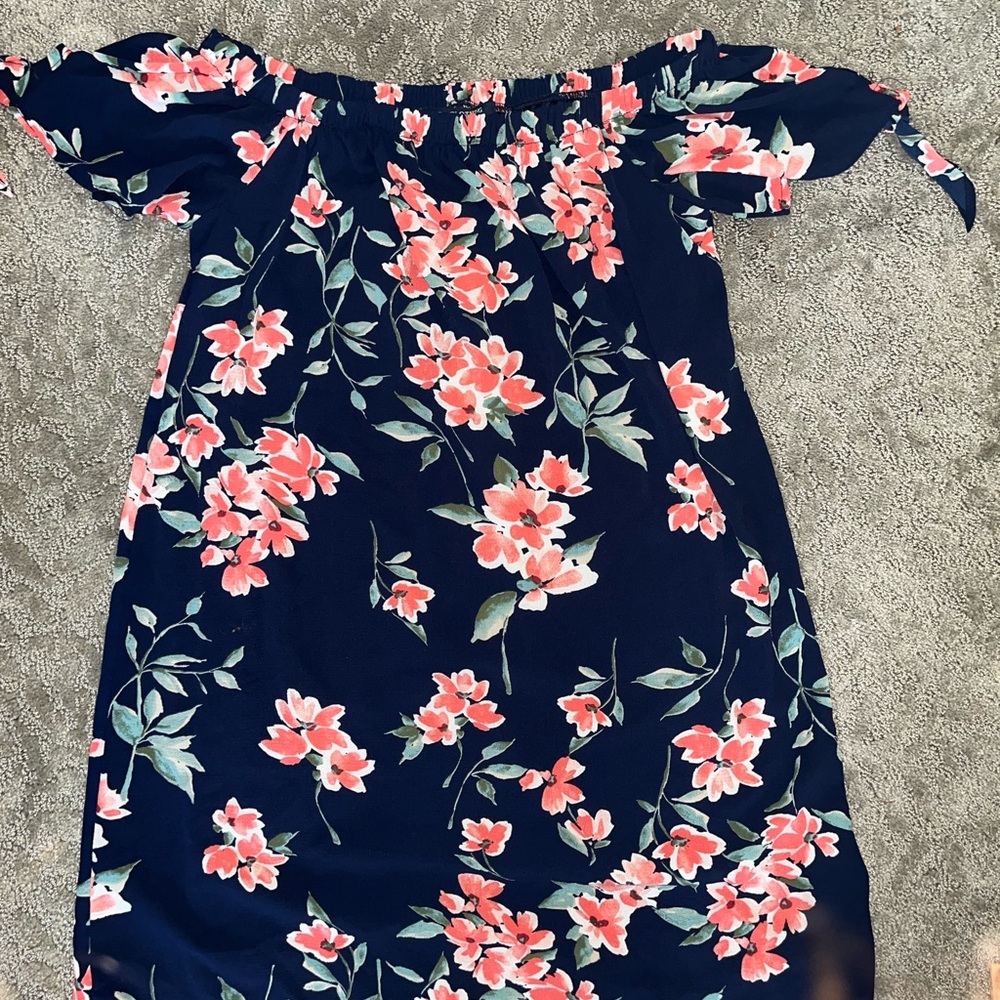 One clothing new dress never worn beautiful and flattering